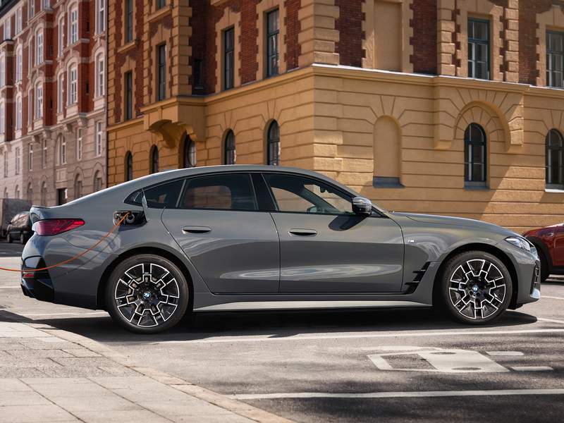 bmw-i4-side-view